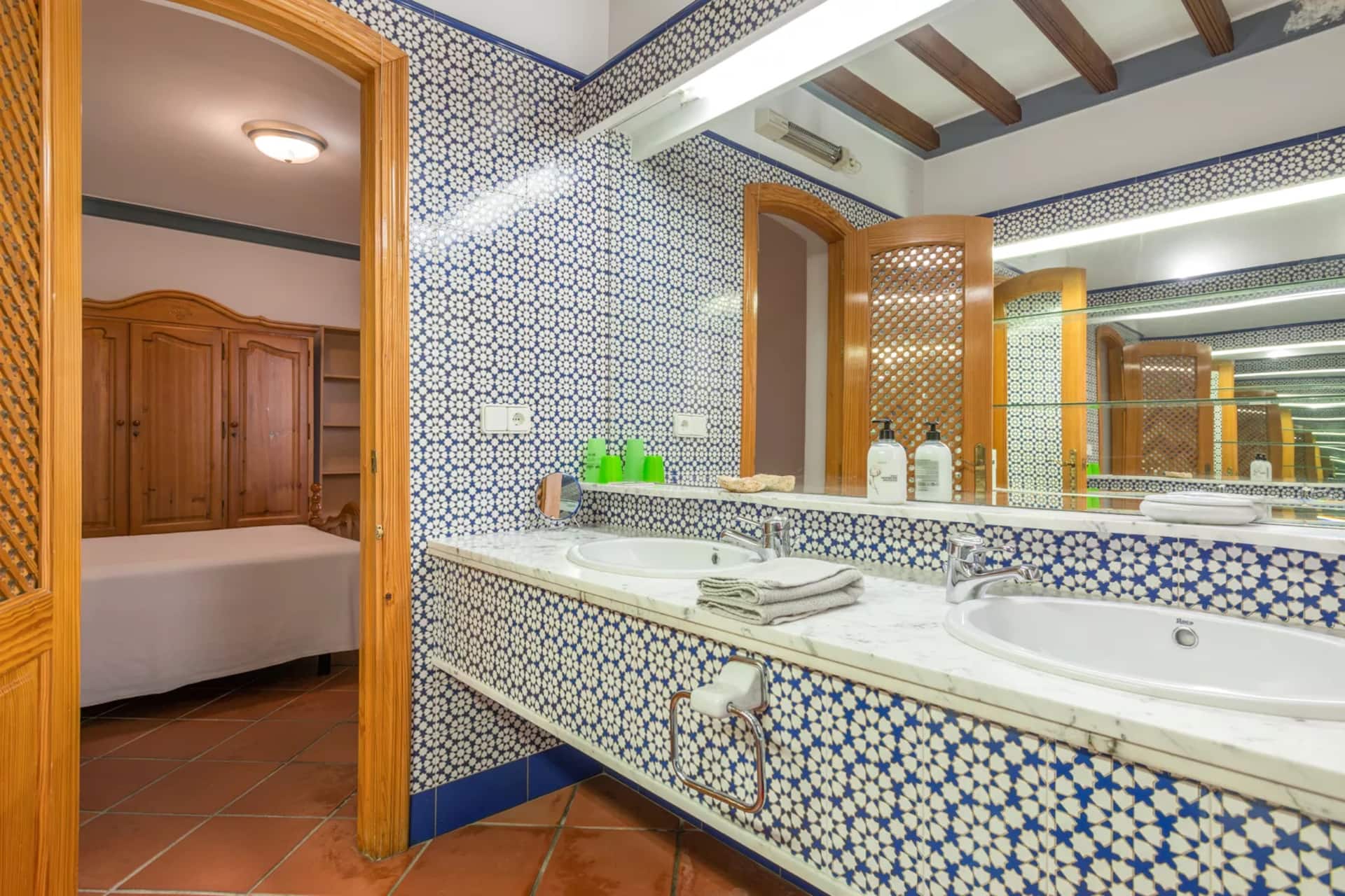Habitaciones y baño